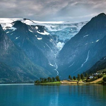 Glacier And Waterfall View Briksdalsbre Экстерьер фото