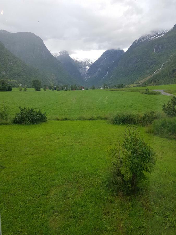 Glacier And Waterfall View Briksdalsbre Экстерьер фото